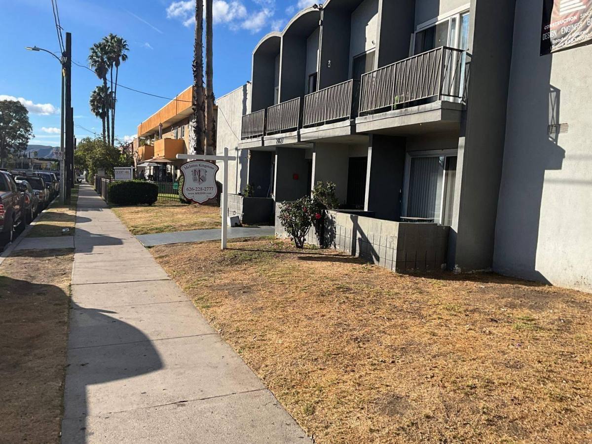 Apartment for rent at Lanark, 21827 Lanark St #16, Canoga Park, CA 91304
