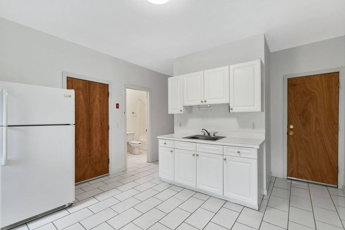 Apartment for rent at 392-394 Crown St, New Haven, CT 06511