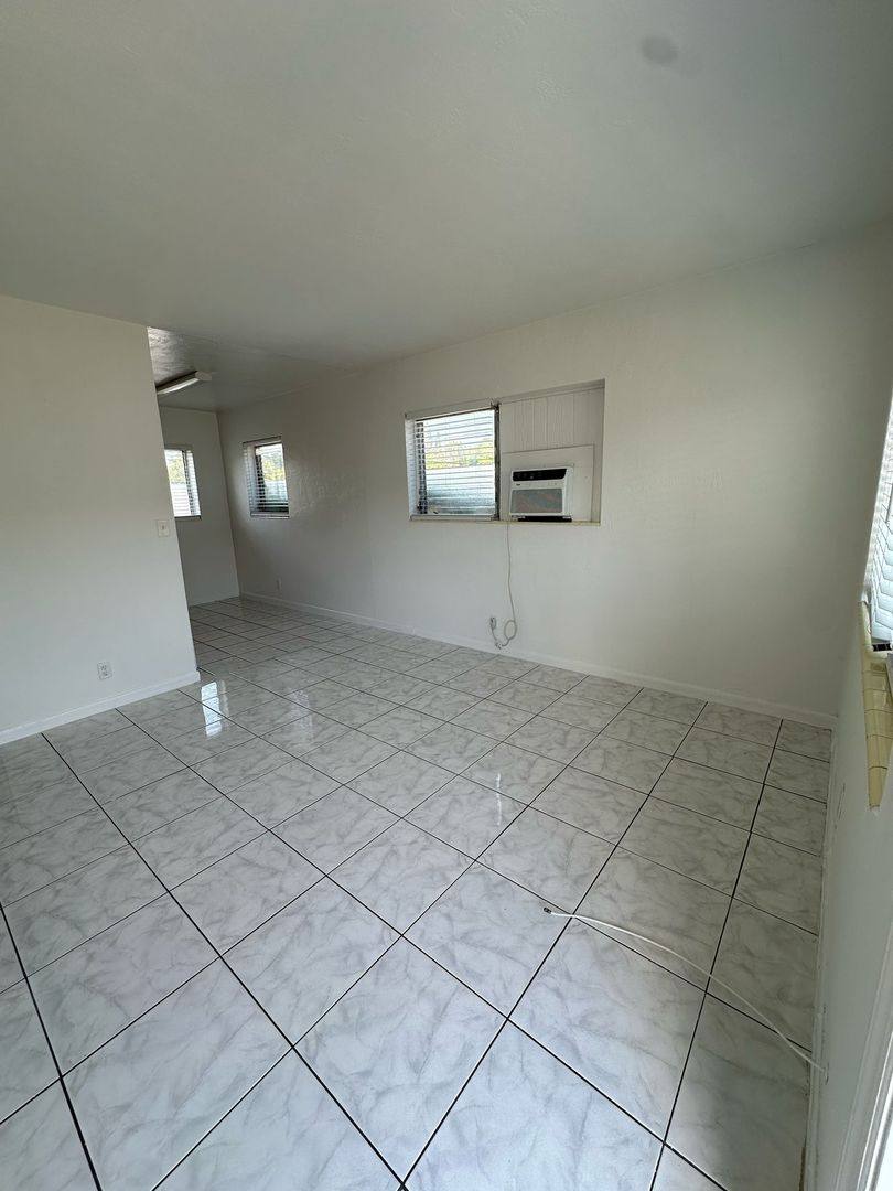 Apartment for rent at 6240 Dewey St, Hollywood, FL 33023