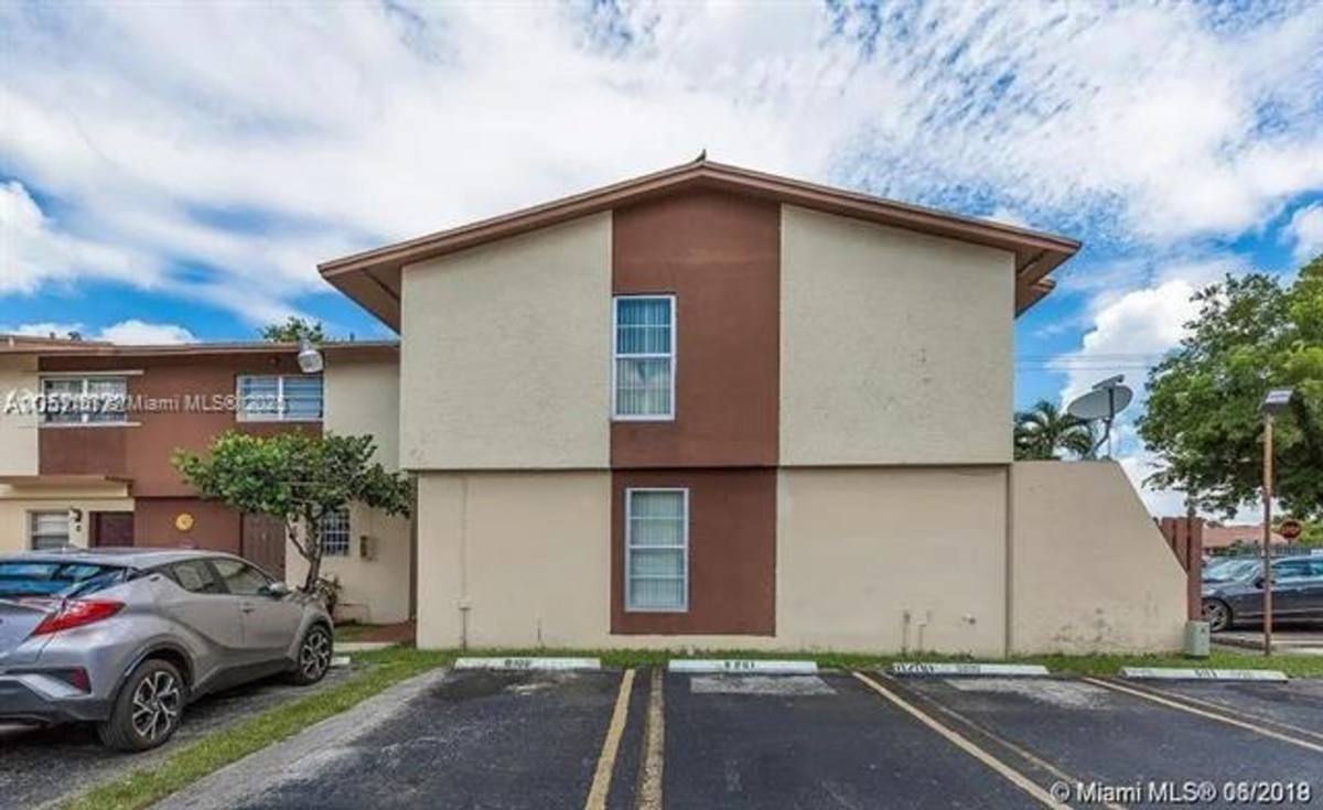 Townhouse for rent at 11 SW 109th Ave, Miami, FL 33174