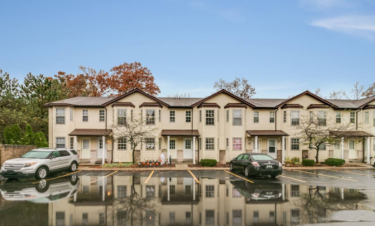 Apartment for rent at 5689 Cooley Village Rd, Waterford, MI 48327