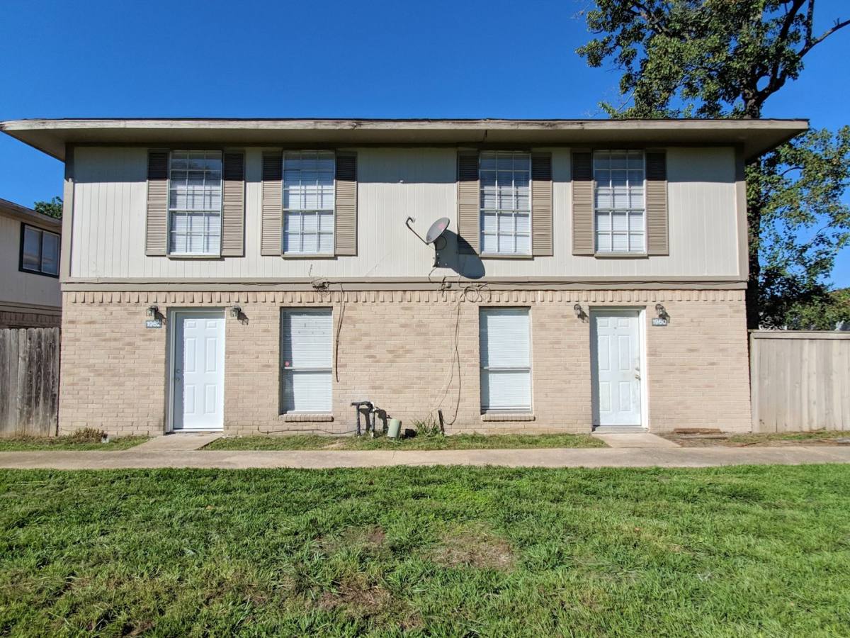 House for rent at 1960 Upland Dr, Houston, TX 77043