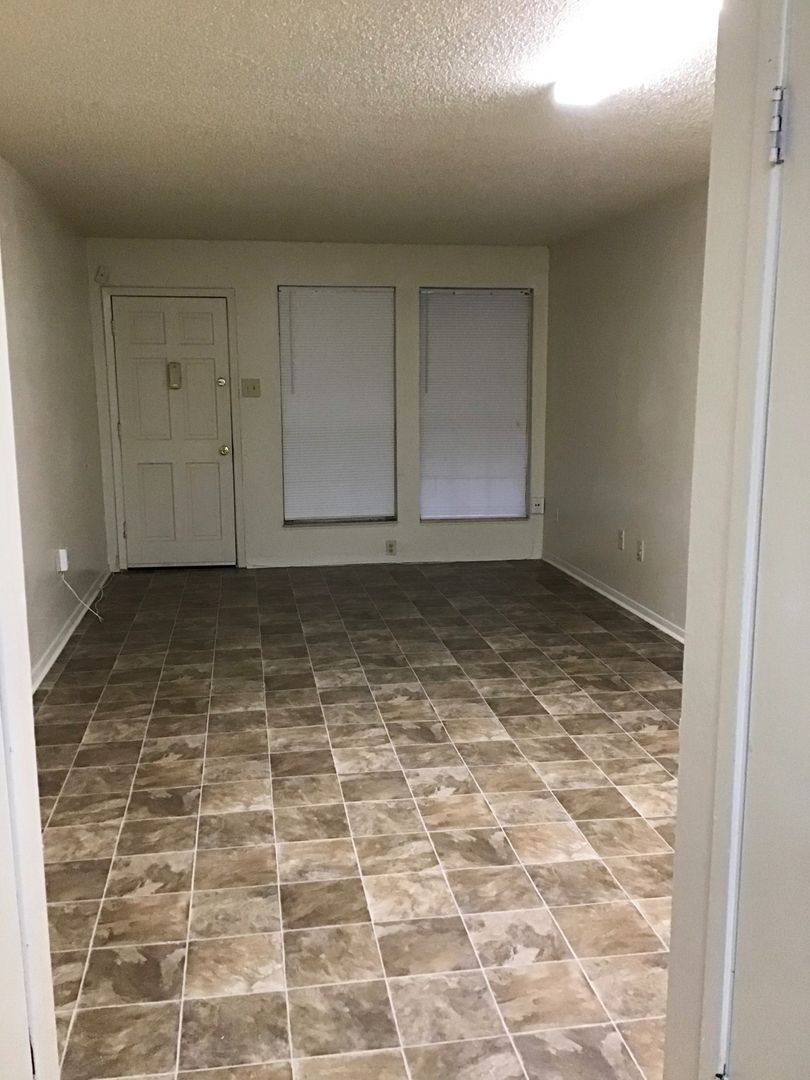 Apartment for rent at 9228 Florida Blvd 1-40, Baton Rouge, LA 70815