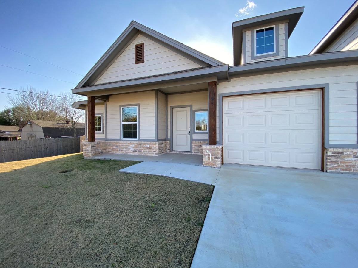 Apartment for rent at 206 S Nolan River Rd, Cleburne, TX 76033