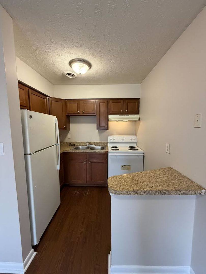 Apartment for rent at 3712 Klondike Lane, Louisville, KY 40218