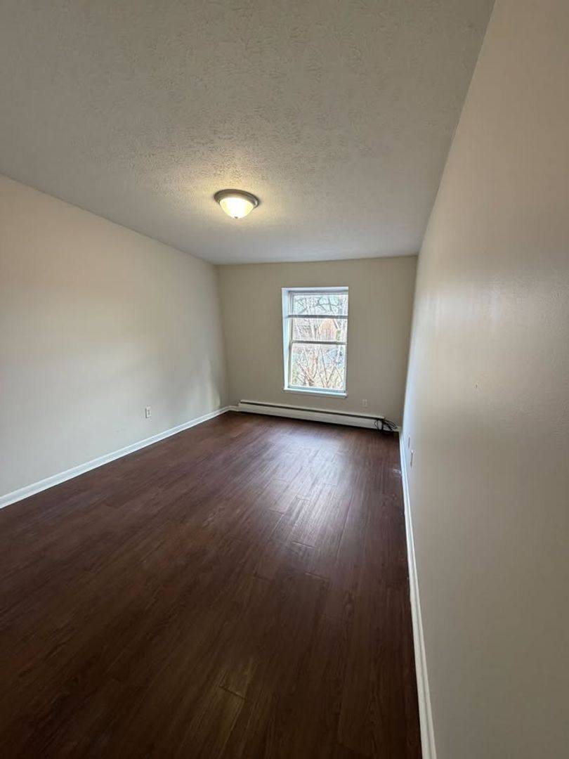 Apartment for rent at 3712 Klondike Lane, Louisville, KY 40218