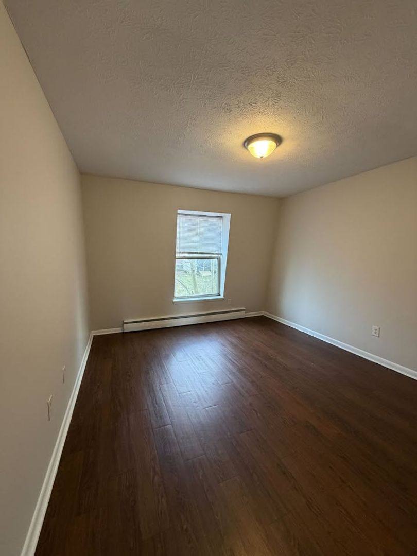 Apartment for rent at 3712 Klondike Lane, Louisville, KY 40218