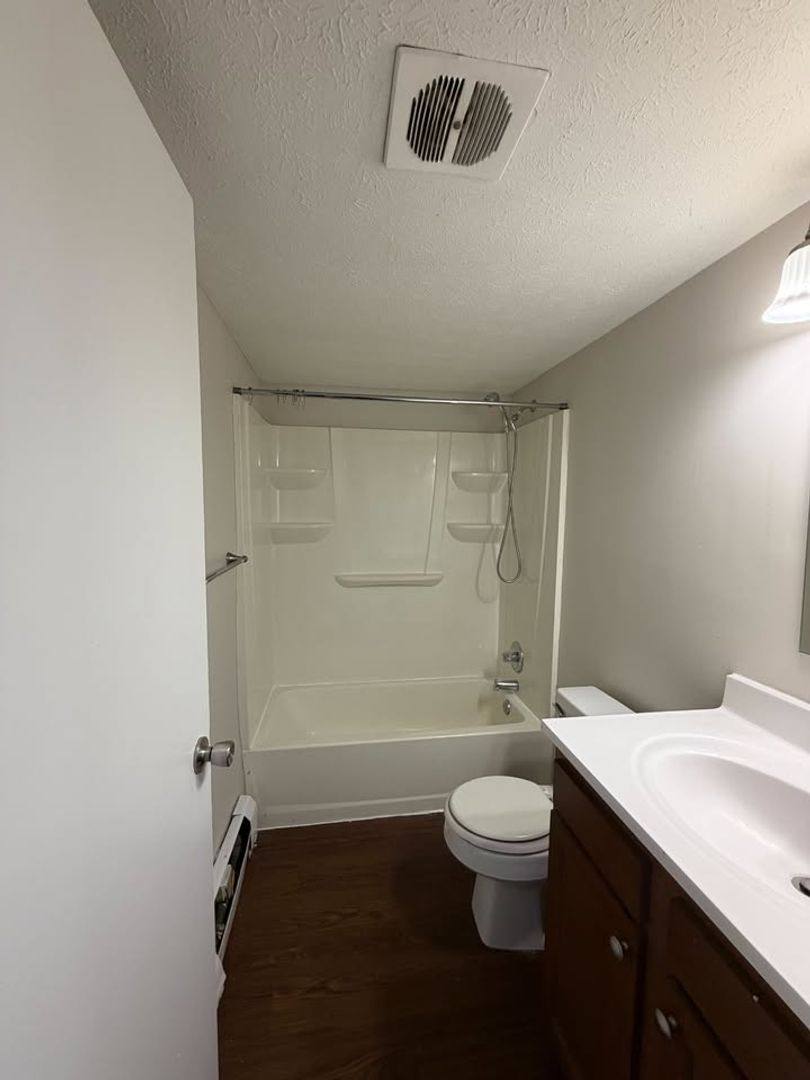 Apartment for rent at 3712 Klondike Lane, Louisville, KY 40218