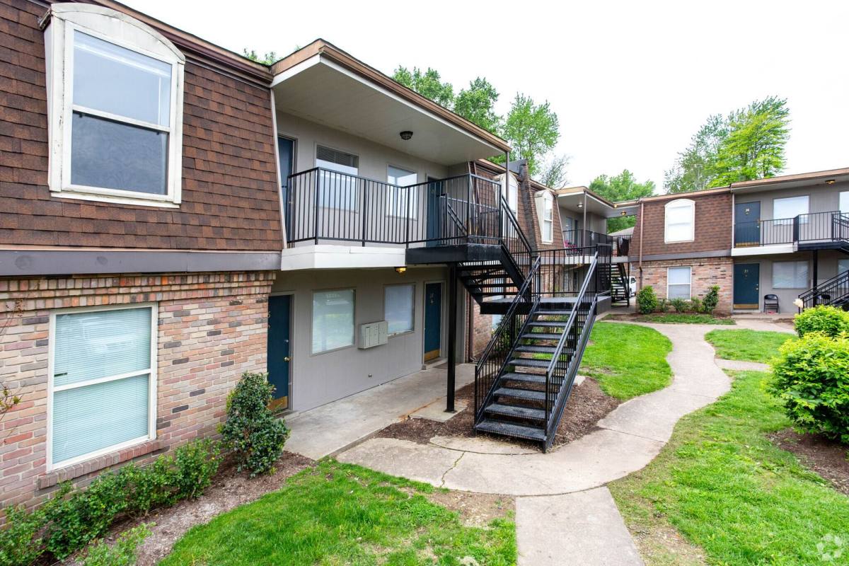 Apartment for rent at 3712 Klondike Lane, Louisville, KY 40218
