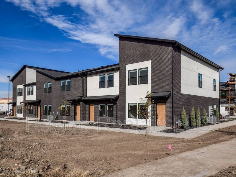 Townhouse for rent at 27 N Gateway Dr #13, Providence, UT 84332