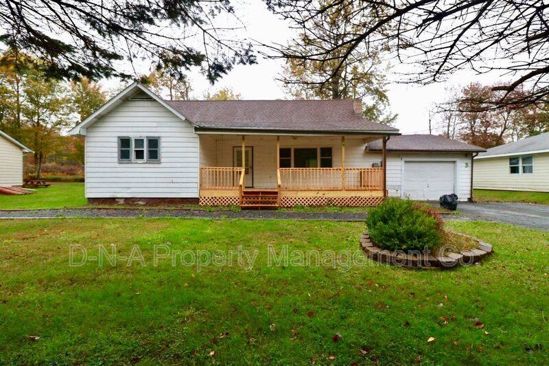 House for rent at 118 Smith Dr, Tobyhanna, PA 18466