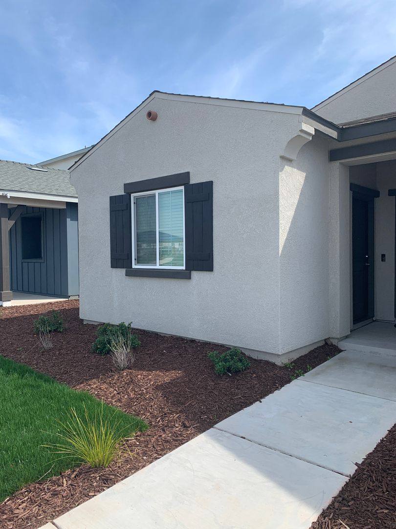 House for rent at 810 Holdenhurst Dr, Patterson, CA 95363