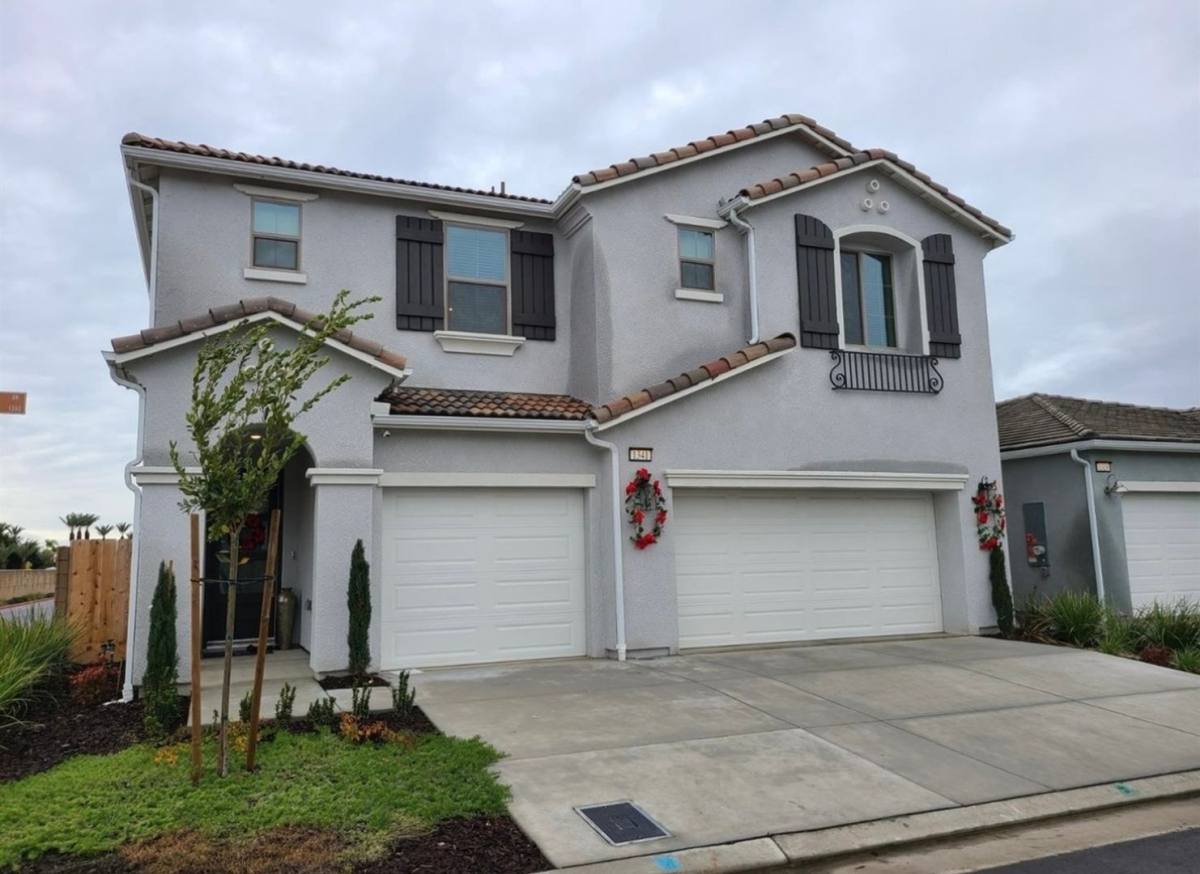 House for rent at 1341 E Via Sentieri Dr, Fresno, CA 93730