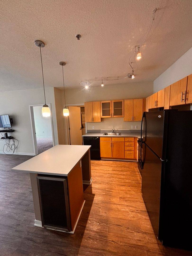 Apartment for rent at 1000 University Ave SE, Minneapolis, MN 55414