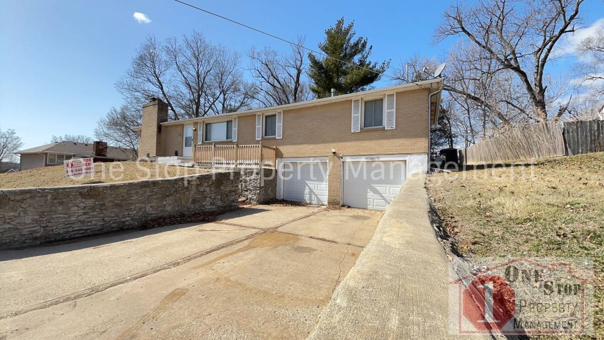 House for rent at 324 N Shore Dr, Kansas City, MO 64151