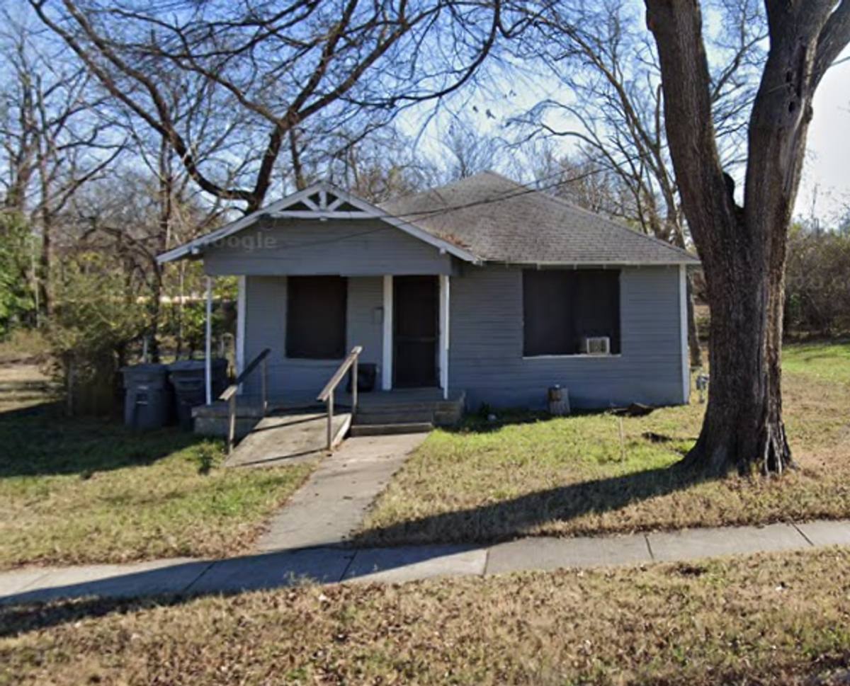 House for rent at 2438 Lawrence St, Dallas, TX 75215