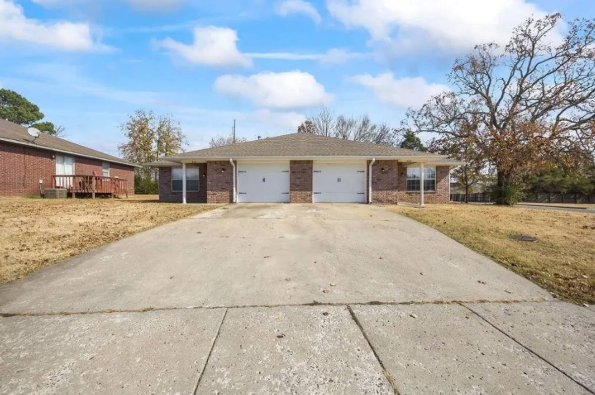 Apartment for rent at 966 Curtis Ave, Fayetteville, AR 72701