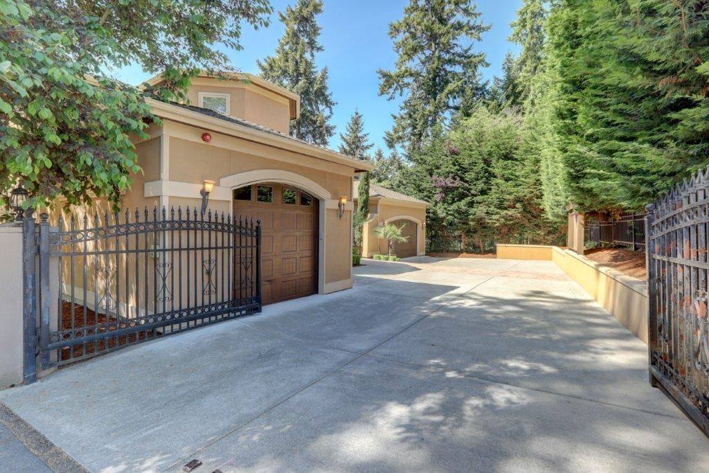 House for rent at 10925 SE Lake Rd, Bellevue, WA 98004