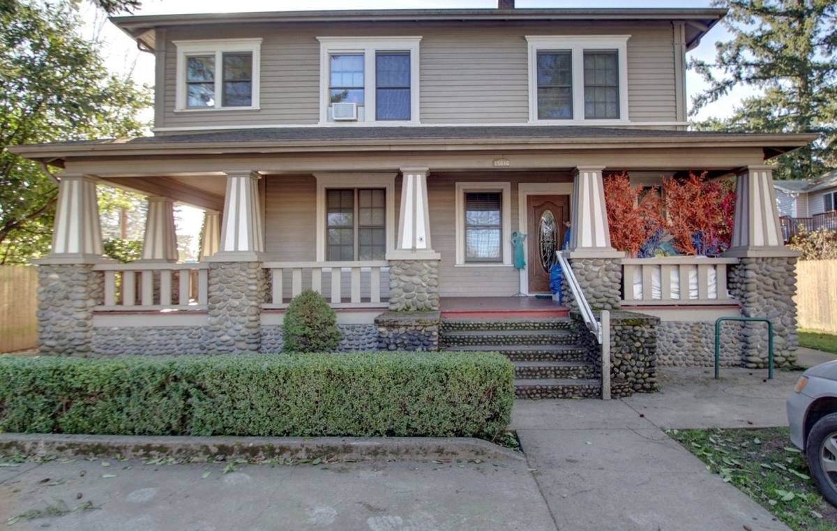 Apartment for rent at 15616 SE Division St, Portland, OR 97233