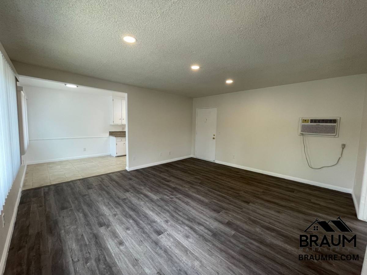 Apartment for rent at 19405 Haynes St, Reseda, CA 91335