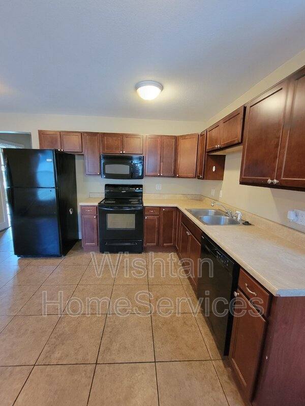 House for rent at 714 W Calhoun St, Macomb, IL 61455