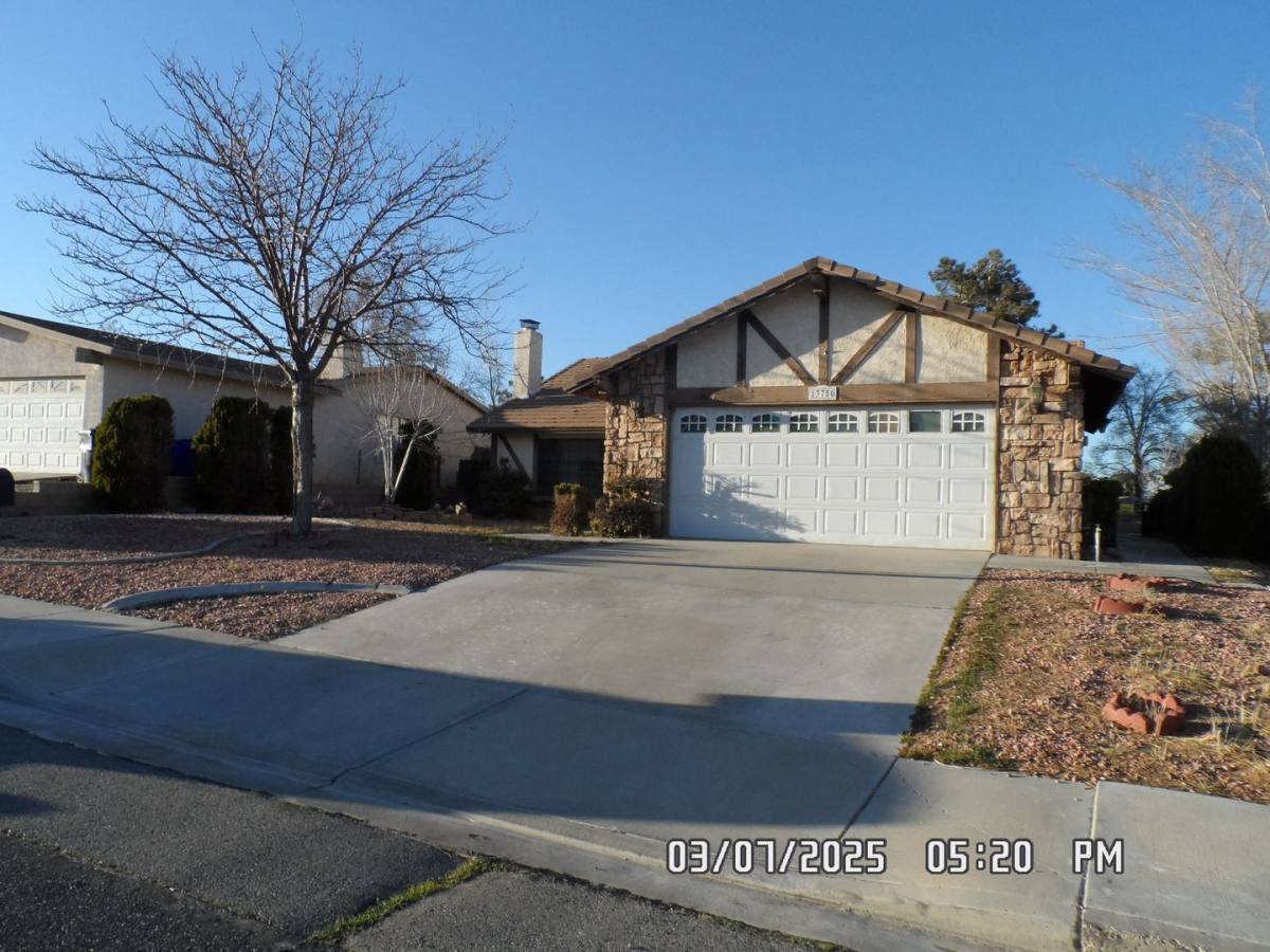 House for rent at 13750 Oakmont Dr, Victorville, CA 92395