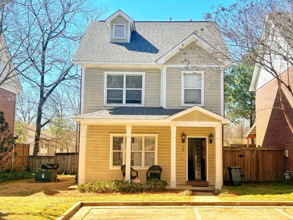 Townhouse for rent at 951 Frontage Rd, Oxford, MS 38655