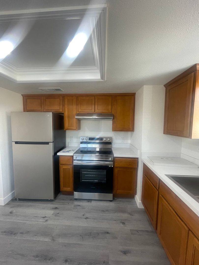 Apartment for rent at 148 E Amador St, Fresno, CA 93706