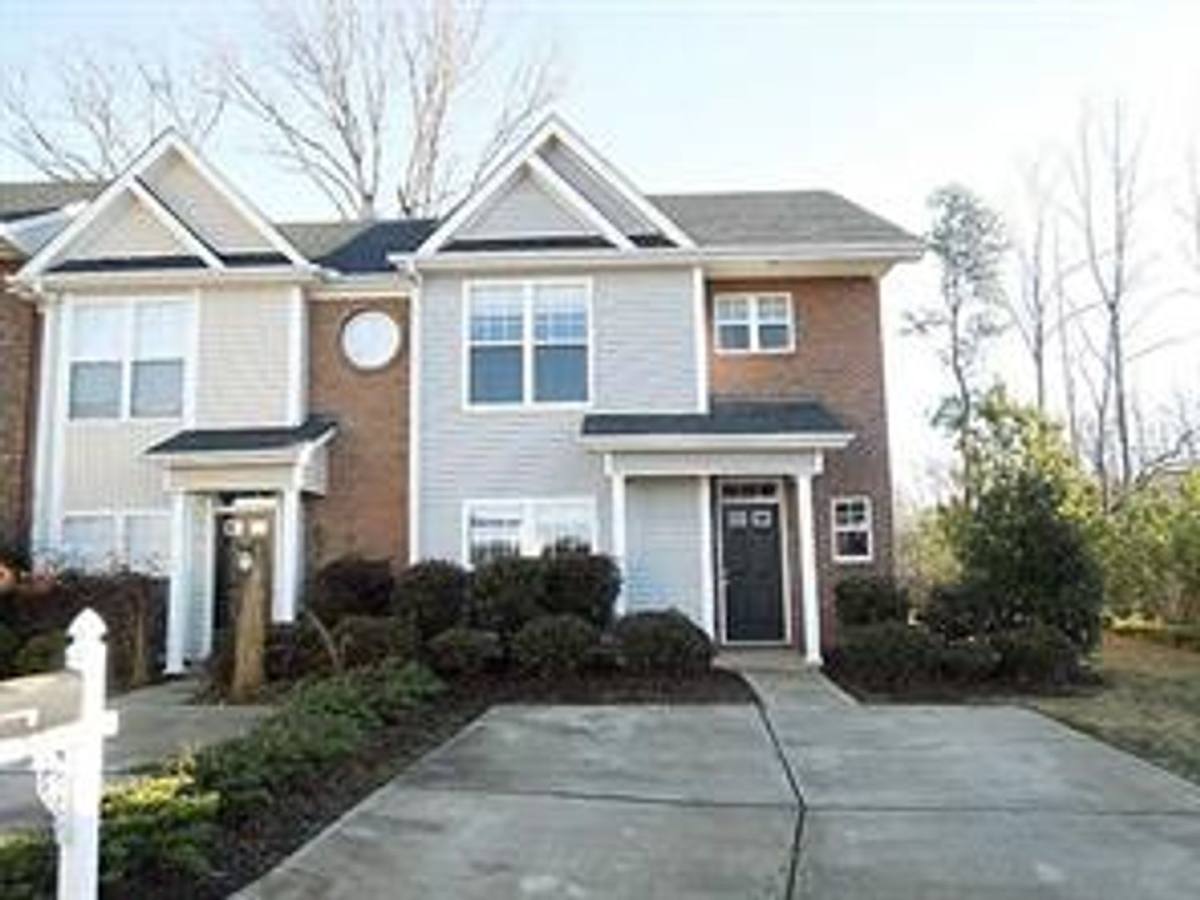Townhouse for rent at 55 Pearl Chambers Court, Dawsonville, GA 30534