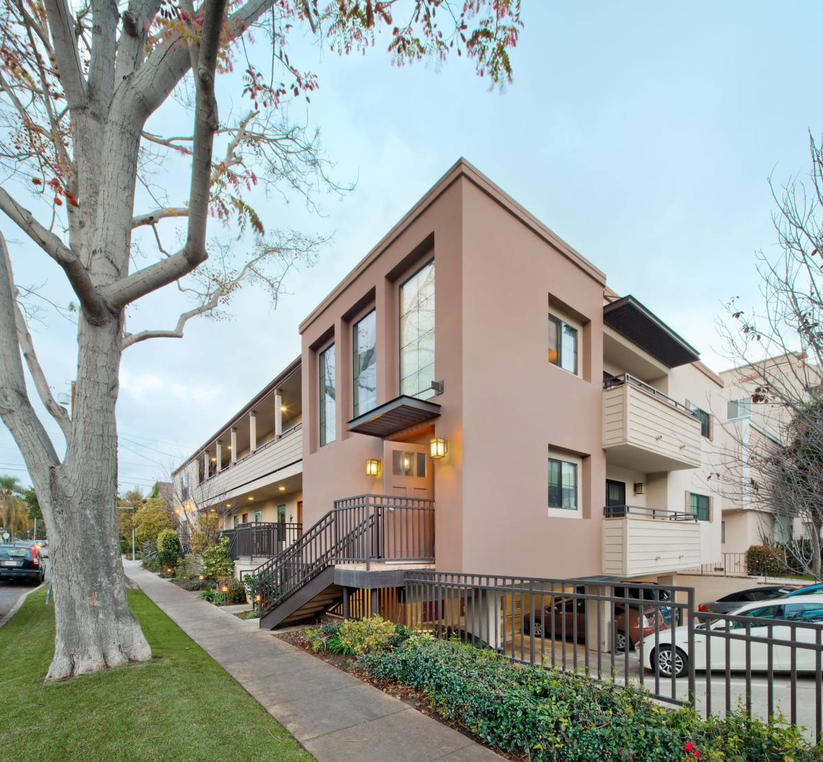 Apartment for rent at 10750 Missouri Ave, Los Angeles, CA 90025
