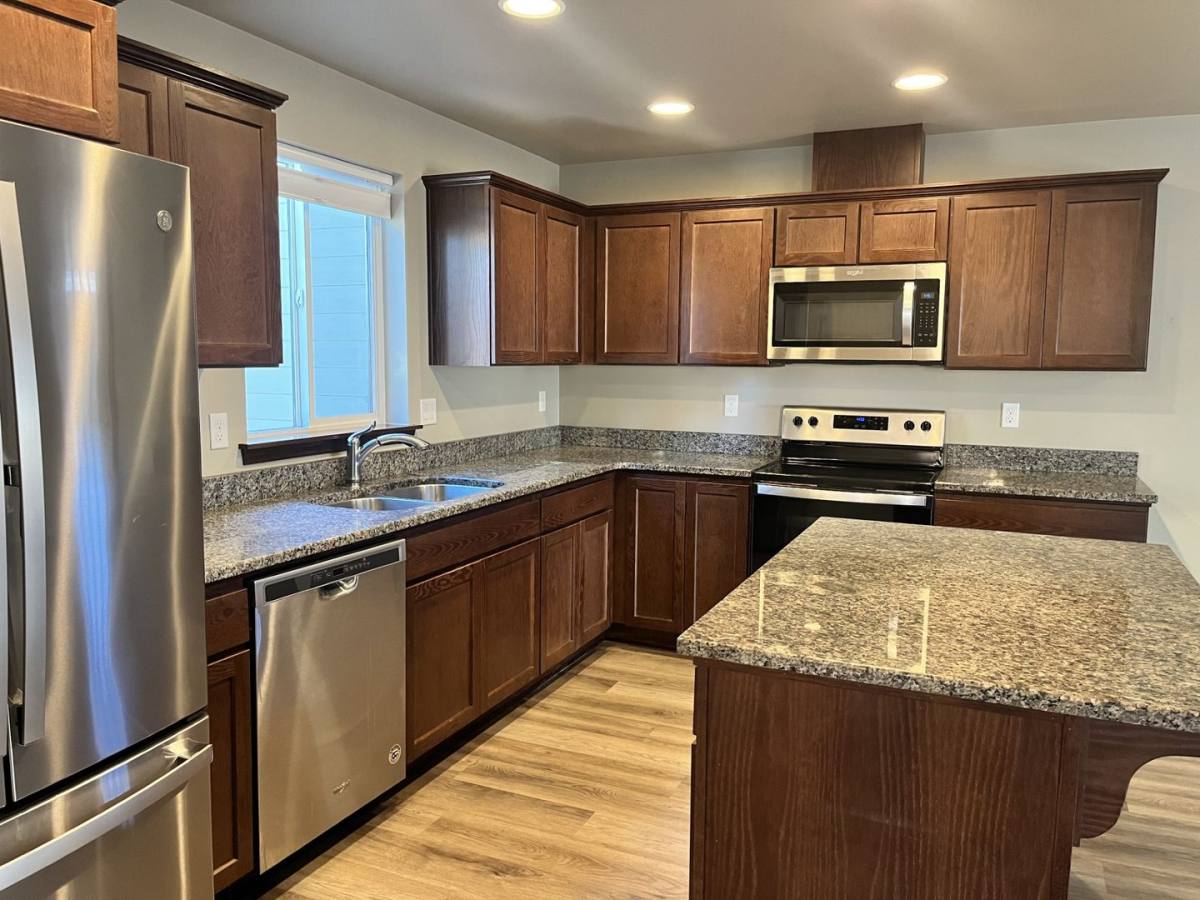 Townhouse for rent at 416 S Kansas Lp, East Wenatchee, WA 98802