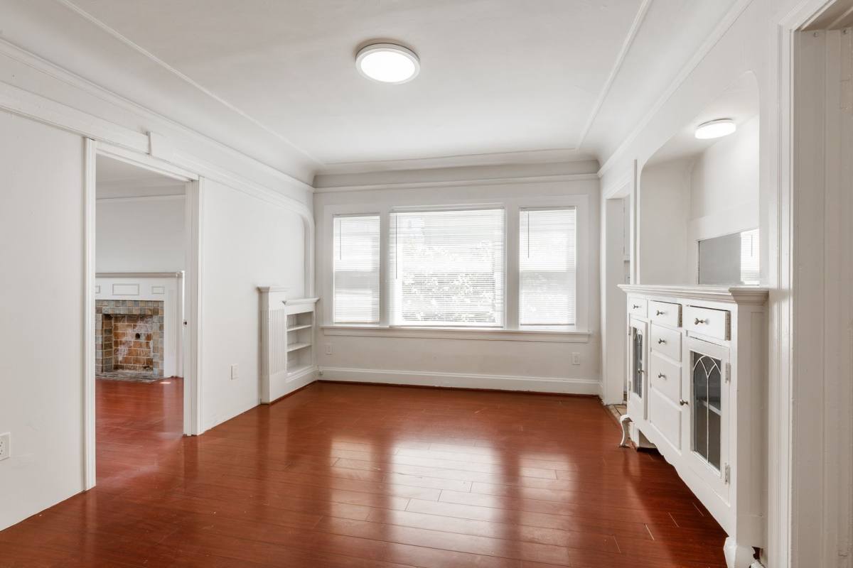 Apartment for rent at 1154 W 27th St, Los Angeles, CA 90007