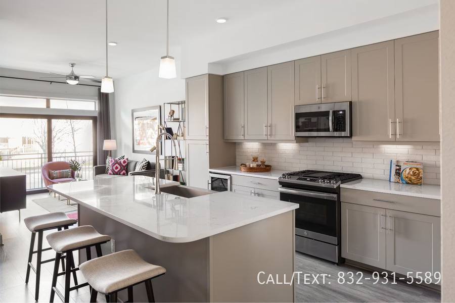 Apartment for rent at 2198 W 18th St #10HW, Houston, TX 77008