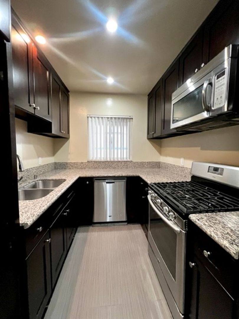 Apartment for rent at 1138 N Louise St, Glendale, CA 91207