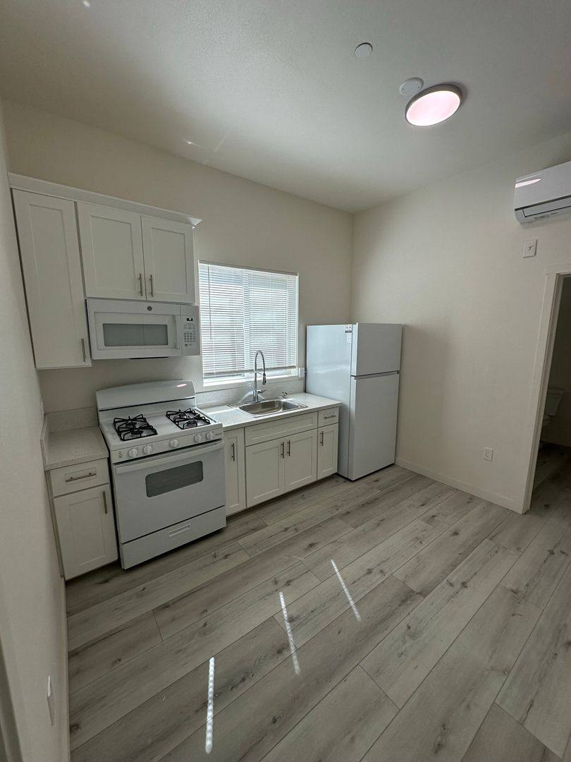 Apartment for rent at 1120 E 25th St, Los Angeles, CA 90011