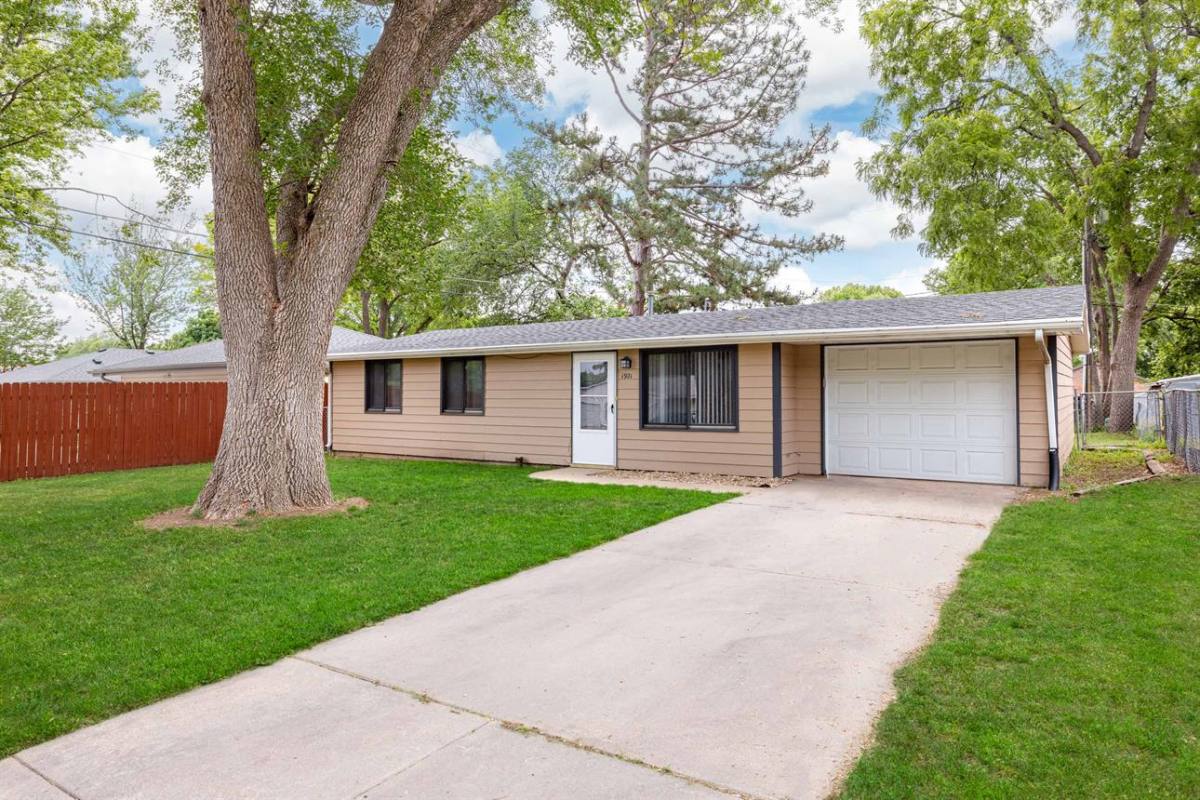 Apartment for rent at 1921 Donald St, Lincoln, NE 68505