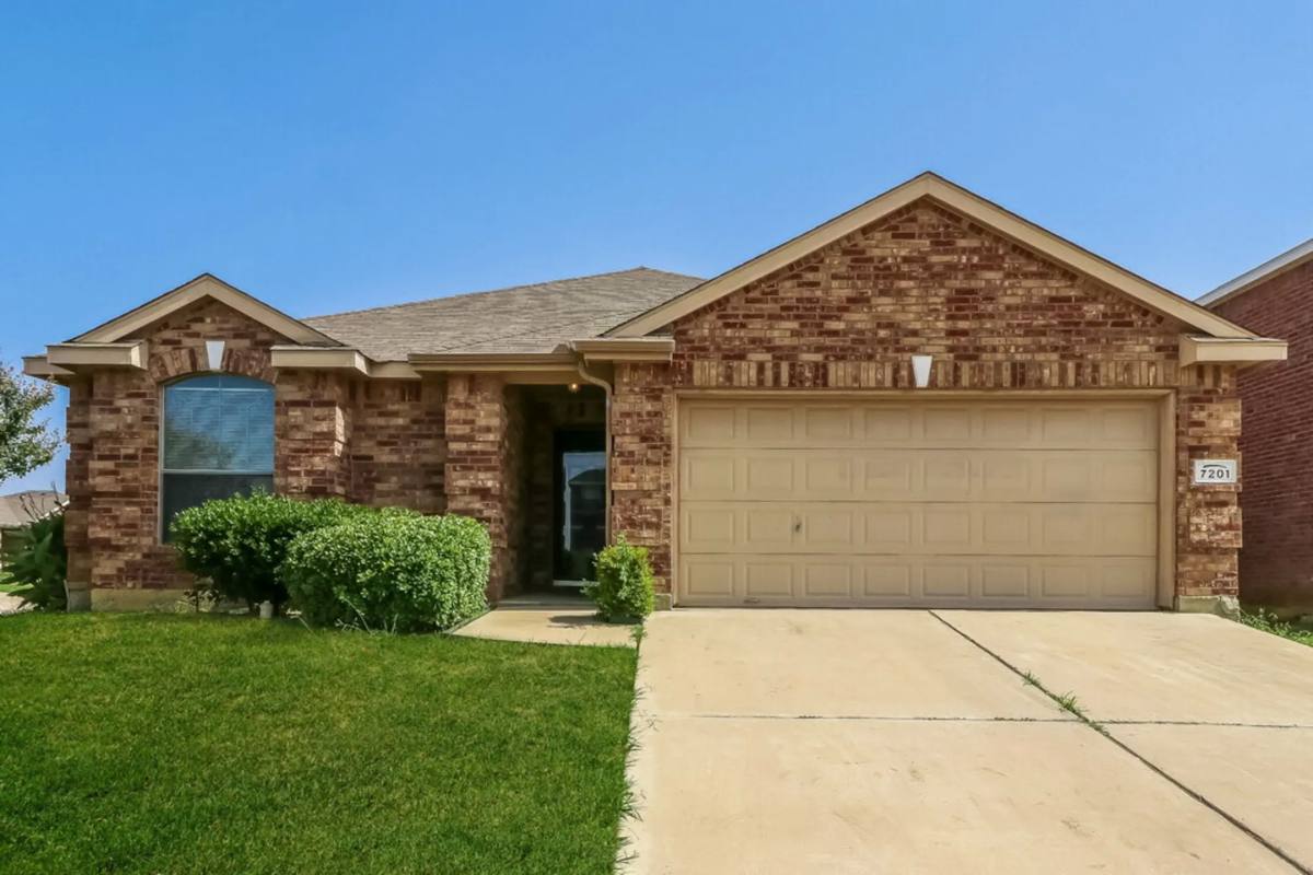 House for rent at 7201 Lake Front Trail, Arlington, TX 76002