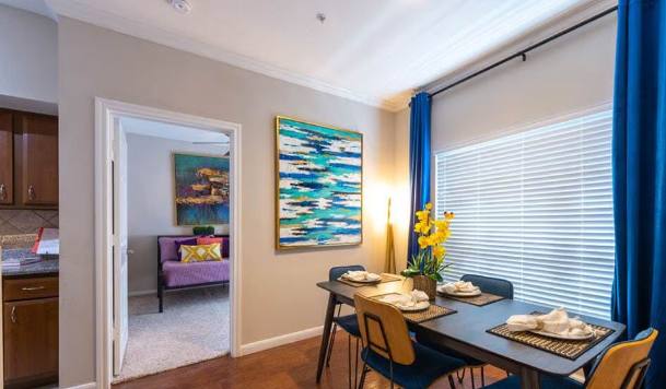 Apartment for rent at 10 Oak Court, Houston, TX 77006