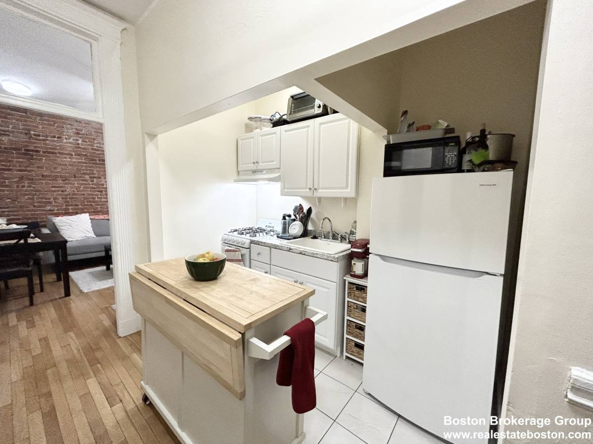 Condo for rent at 39 Hemenway St #2, Boston, MA 02115
