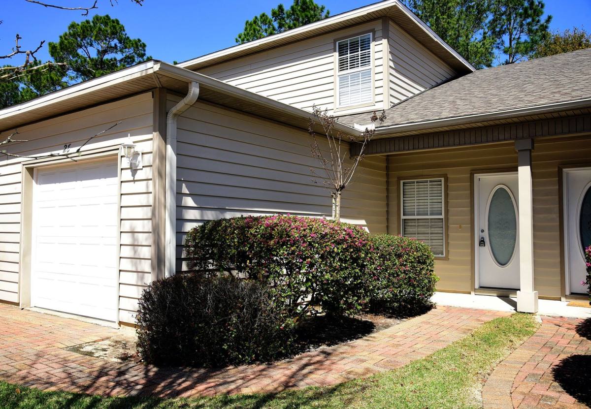 Townhouse for rent at 28 Trevor Dr, Valparaiso, FL 32580