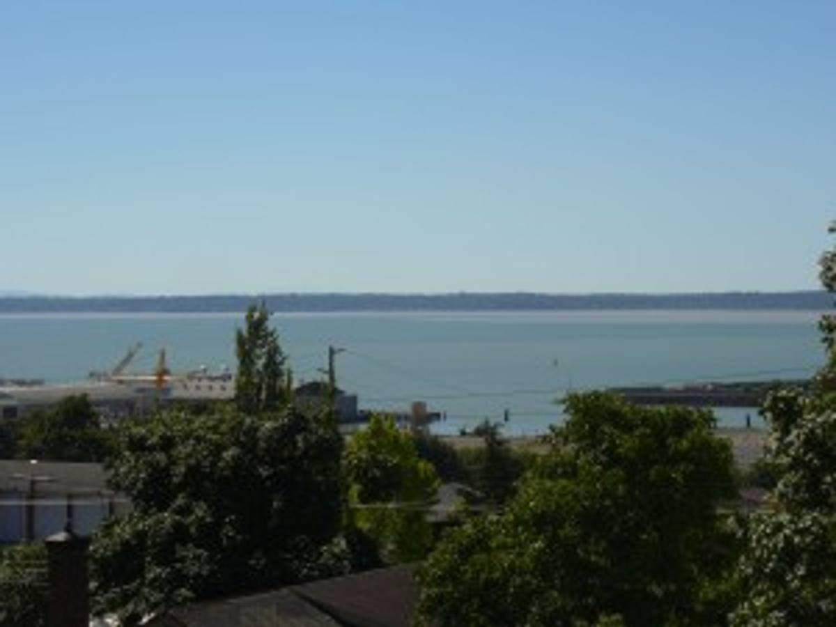 Apartment for rent at 1016 N Garden St, Bellingham, WA 98225