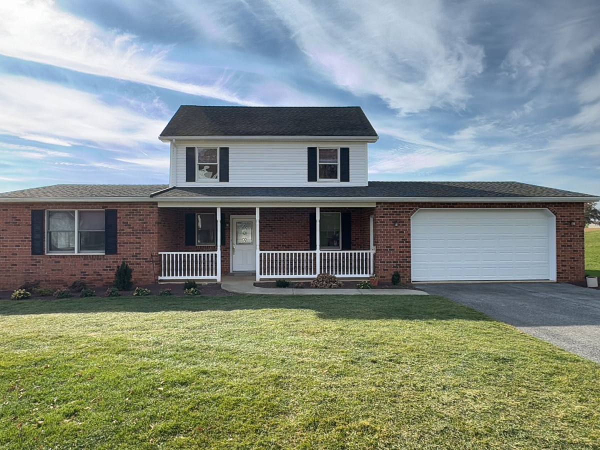 House for rent at 3692 Tunnel Hill Rd, Seven Valleys, PA 17360