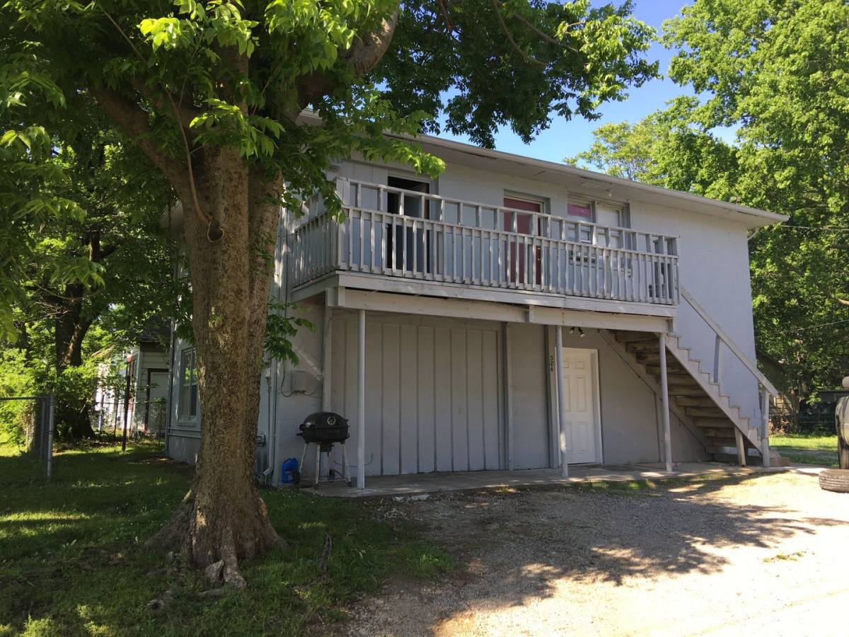 Apartment for rent at 304 E Park, Pittsburg, KS 66762