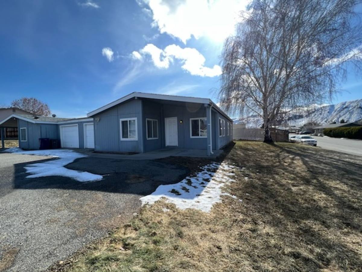 Apartment for rent at 1202-1204 Third St SE, East Wenatchee, WA 98802