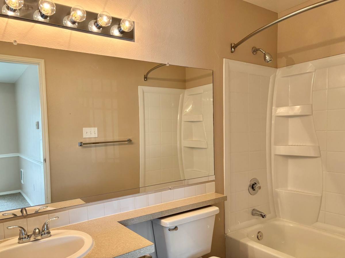 Apartment for rent at 11408 SE 90th Ave, Happy Valley, OR 97086