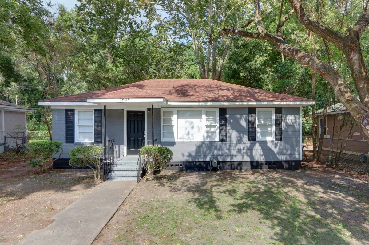 Apartment for rent at 1608 E 34th St, Savannah, GA 31404