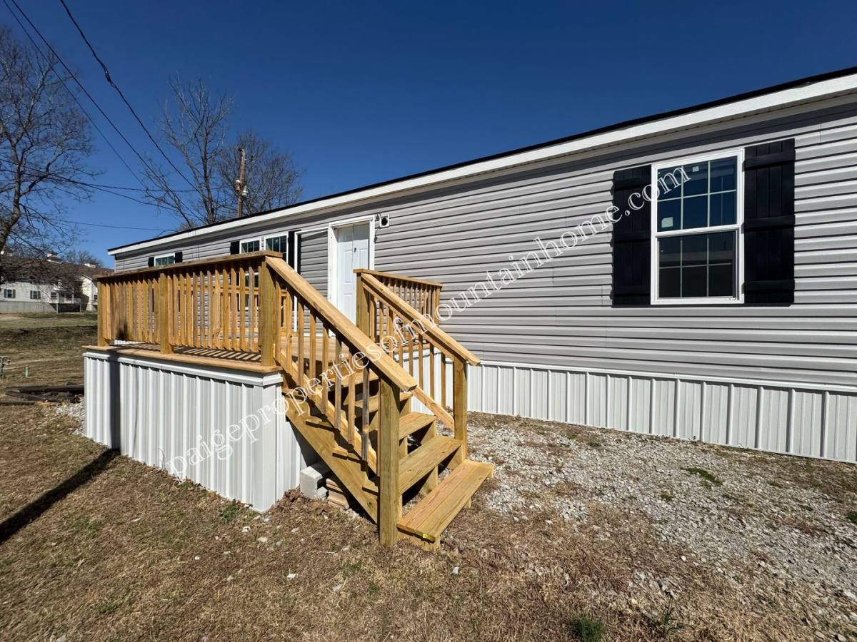 House for rent at 1023 E 9th St, Mountain Home, AR 72653