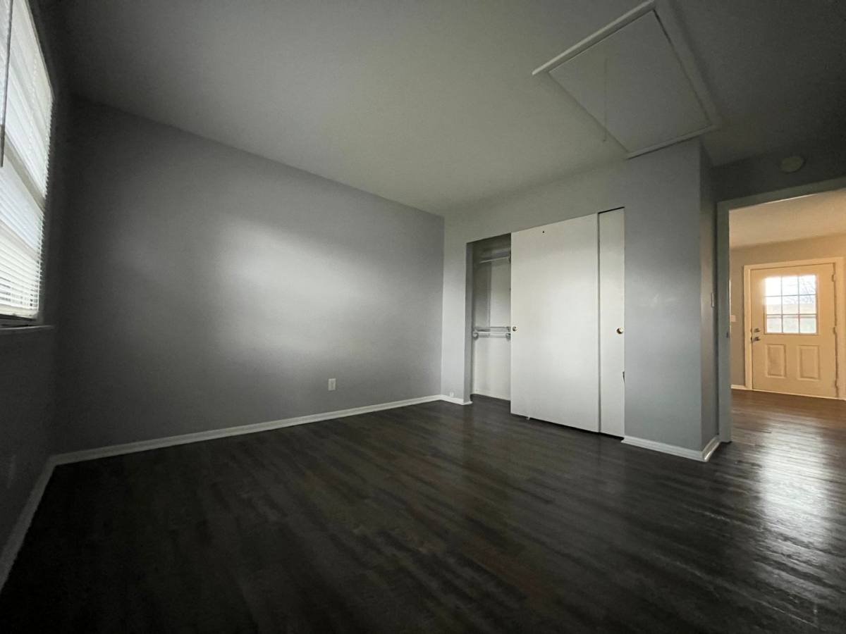 Apartment for rent at 105 E Shaffer St, Warsaw, IN 46580