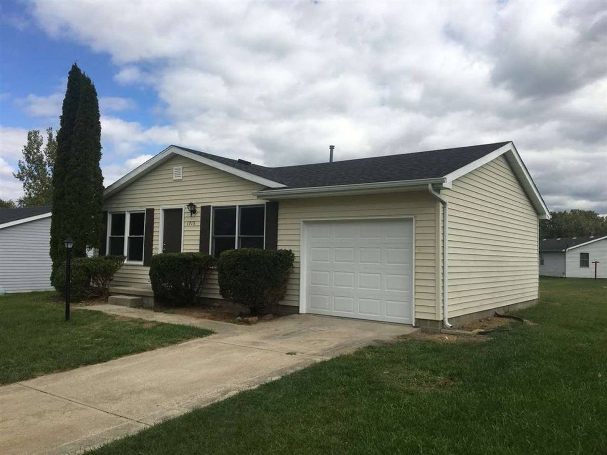 House for rent at 1715 S W Point Dr, Warsaw, IN 46580