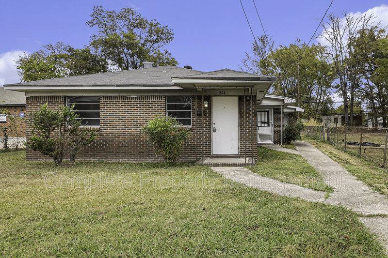 Apartment for rent at 1624 19th St Ensley - C, Birmingham, AL 35218